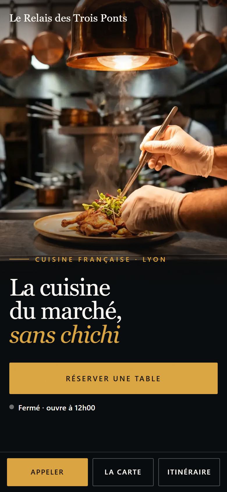 Le même site La Table du Pont affiché sur un téléphone.
